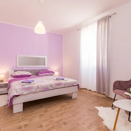 Casa Grotta Istriana Mit Neu Pool Near Center In Holiday home Pula