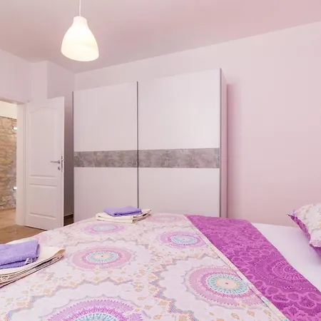 Casa Grotta Istriana Mit Neu Pool Near Center In Holiday home Pula