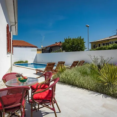 Casa Grotta Istriana Mit Neu Pool Near Center In Holiday home Pula